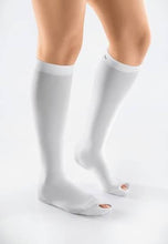 Load image into Gallery viewer, VENOSAN AES 18 mmHg anti-embolism stockings
